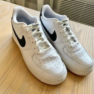 Nike W8/Y6.5 Air Forces Black and White